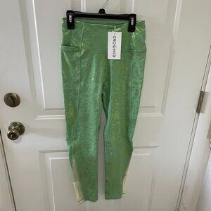 Crowned Athletics 👑 Disney Tiana - Lily Pad Princess Leggings - SM - NWT